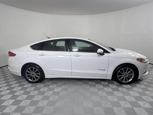 Photo of 2017 White Ford Fusion Hybrid