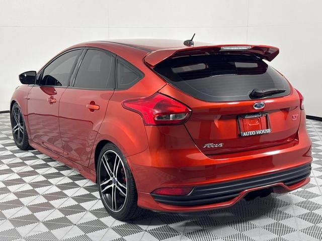 Photo of 2018 Red Ford Focus ST