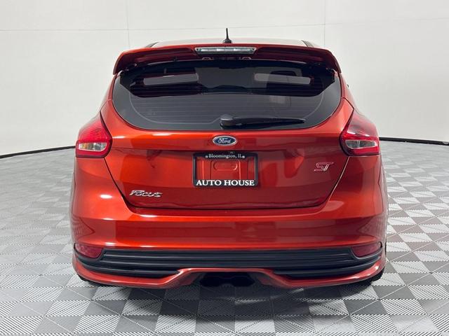Photo of 2018 Red Ford Focus ST