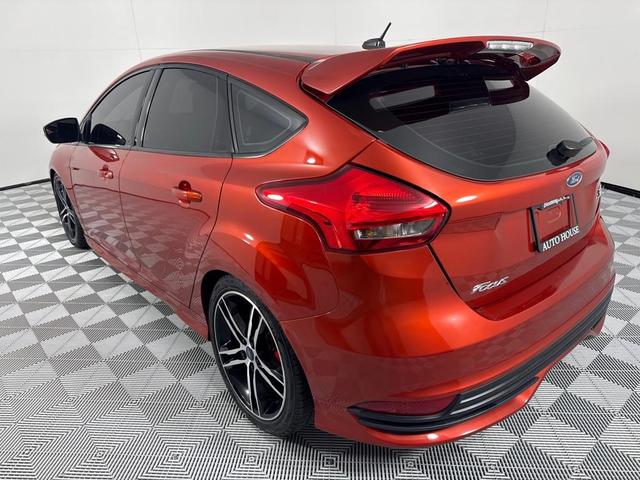 Photo of 2018 Red Ford Focus ST