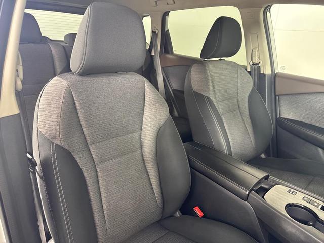 Photo of 2021 Silver Nissan Rogue