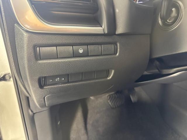 Photo of 2021 Silver Nissan Rogue