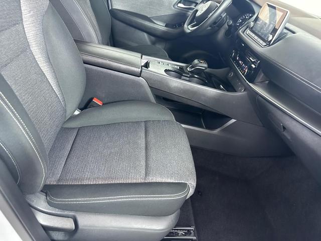 Photo of 2021 Silver Nissan Rogue