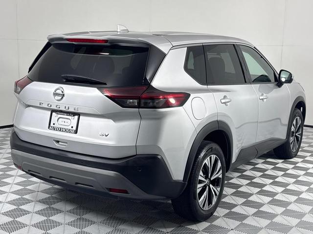 Photo of 2021 Silver Nissan Rogue
