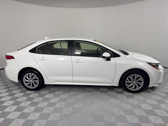 Photo of 2020 White Toyota Corolla