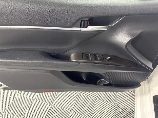 Photo of 2021 White Toyota Camry