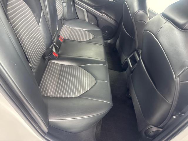 Photo of 2021 White Toyota Camry