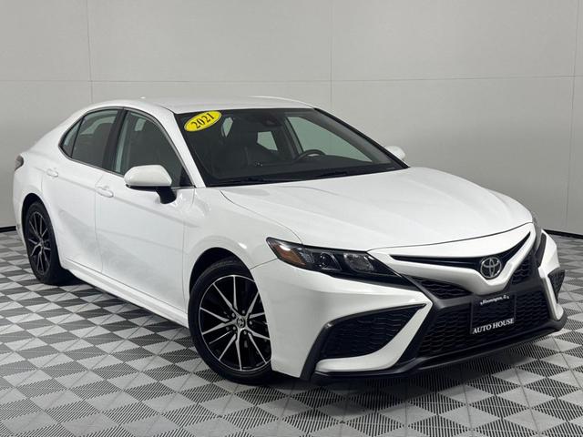 Photo of 2021 White Toyota Camry