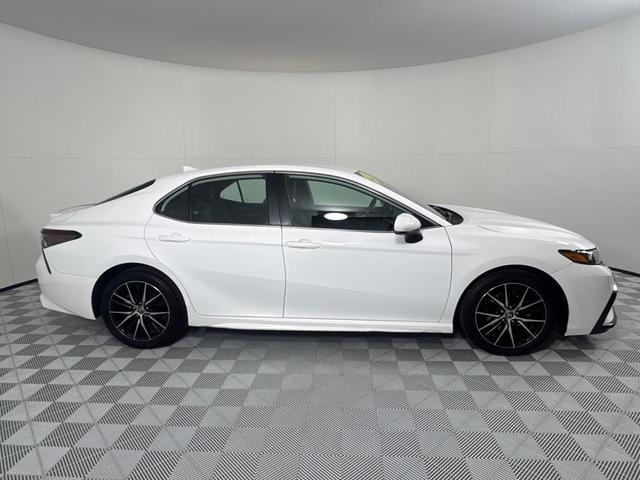 Photo of 2021 White Toyota Camry