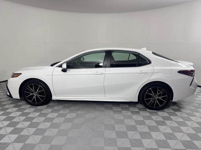 Photo of 2021 White Toyota Camry