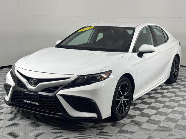 Photo of 2021 White Toyota Camry