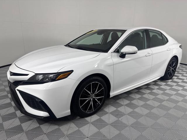 Photo of 2021 White Toyota Camry