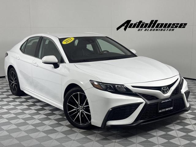 Photo of 2021 White Toyota Camry