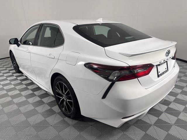 Photo of 2021 White Toyota Camry