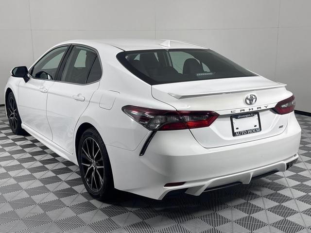 Photo of 2021 White Toyota Camry
