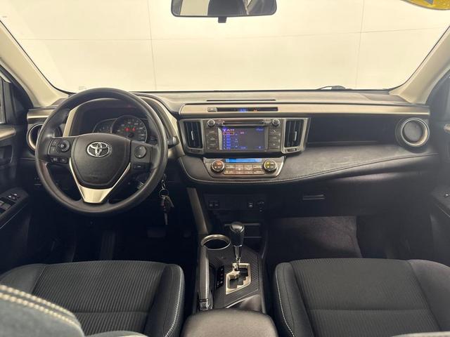 Photo of 2013 White Toyota RAV4