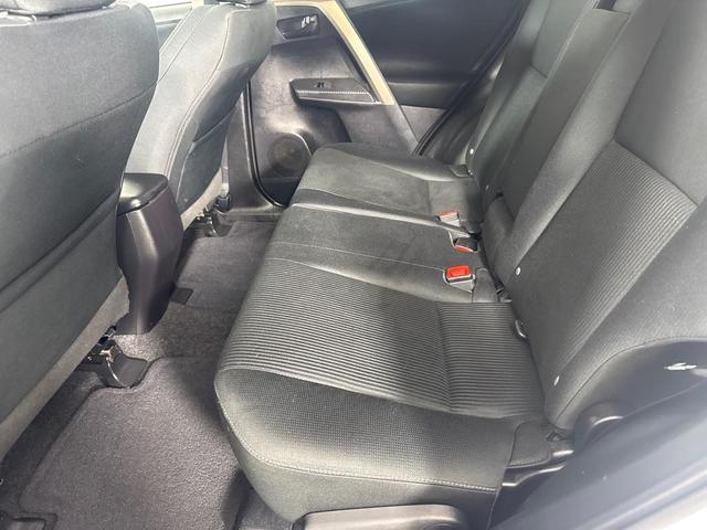 Photo of 2013 White Toyota RAV4