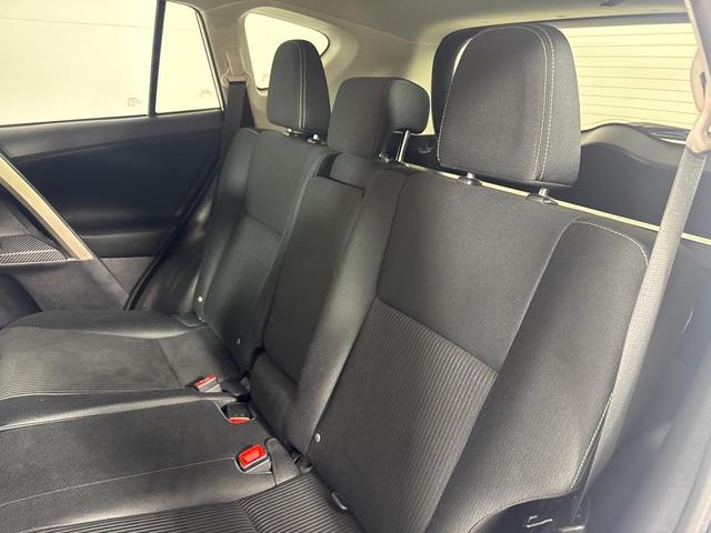 Photo of 2013 White Toyota RAV4
