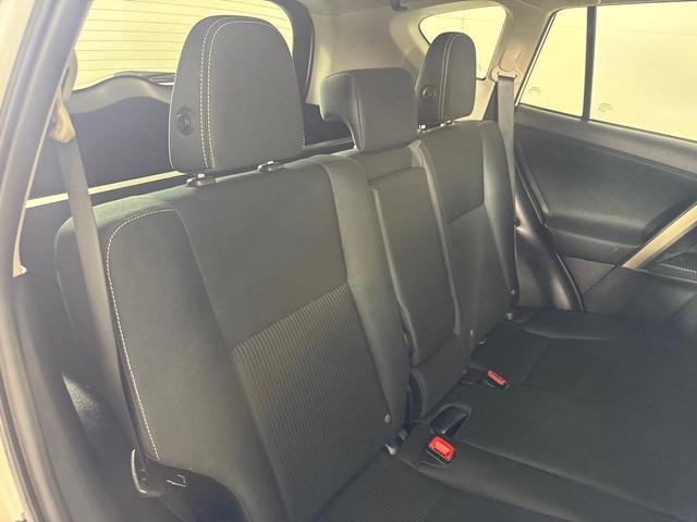 Photo of 2013 White Toyota RAV4