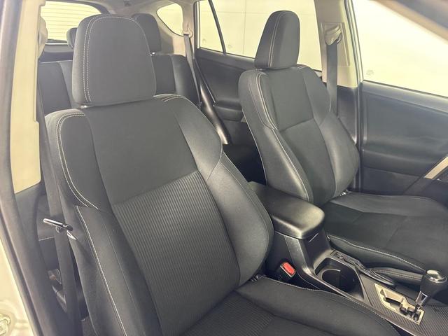 Photo of 2013 White Toyota RAV4