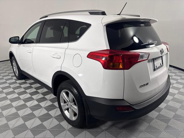 Photo of 2013 White Toyota RAV4