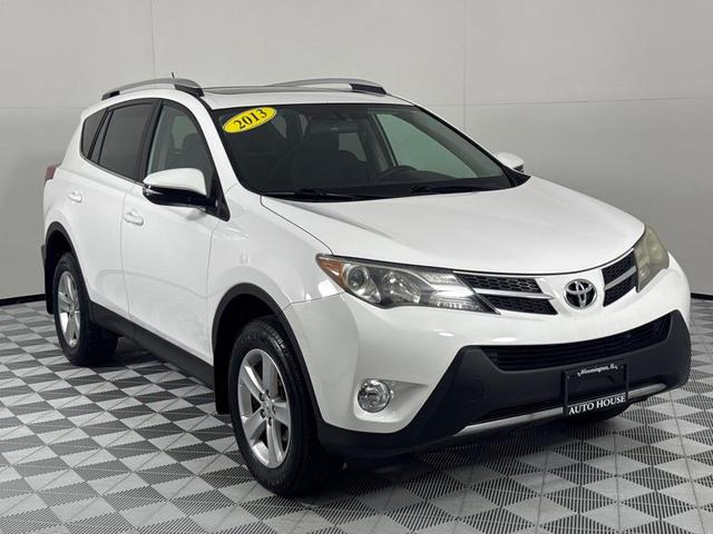 Photo of 2013 White Toyota RAV4