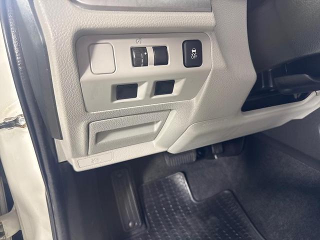 Photo of 2014 Satin White Pearl Subaru Forester