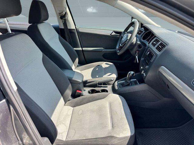 Photo of 2017 Platinum Gray Metallic Volkswagen Jetta