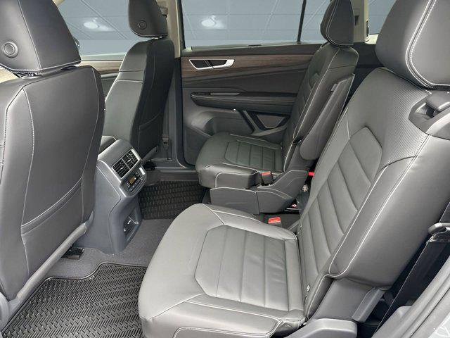 Photo of 2025 Pure Gray Volkswagen Atlas