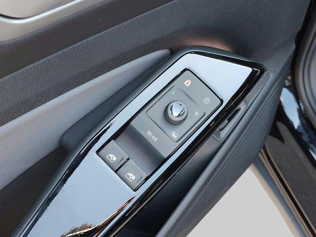 Photo of 2025 Deep Black Pearl Volkswagen ID.4