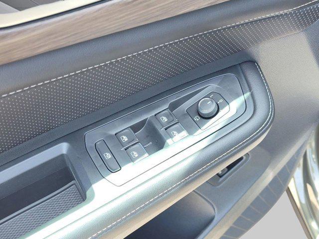 Photo of 2025 Avocado Green Volkswagen Atlas