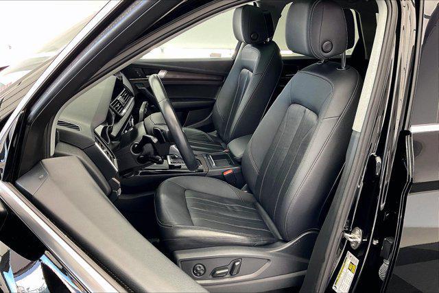 Photo of 2021 Black Metallic Audi Q5