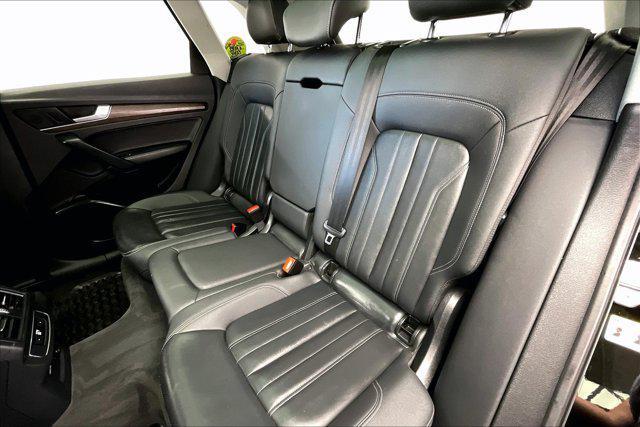 Photo of 2021 Black Metallic Audi Q5