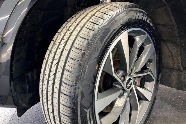 Photo of 2021 Black Metallic Audi Q5