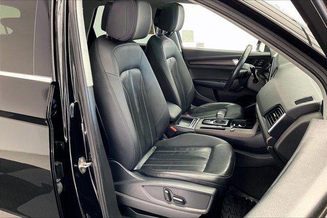 Photo of 2021 Black Metallic Audi Q5