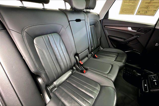 Photo of 2021 Black Metallic Audi Q5