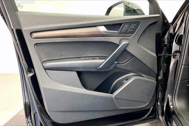 Photo of 2021 Black Metallic Audi Q5