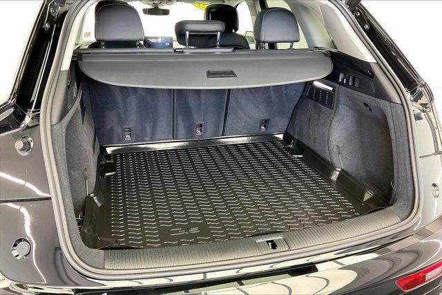 Photo of 2021 Black Metallic Audi Q5