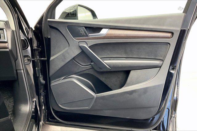 Photo of 2021 Black Metallic Audi Q5