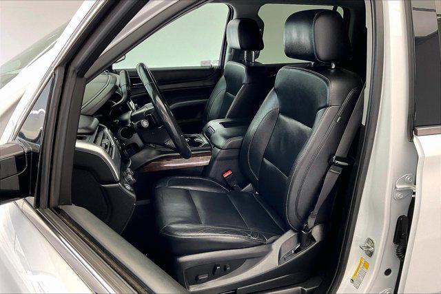 Photo of 2019 Summit White Chevrolet Tahoe