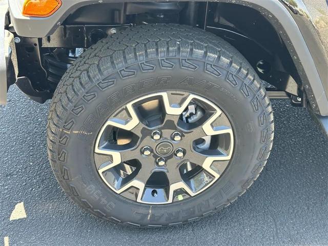 Photo of 2025 Black Clearcoat Jeep Wrangler
