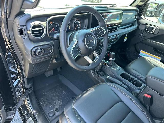 Photo of 2025 Black Clearcoat Jeep Wrangler