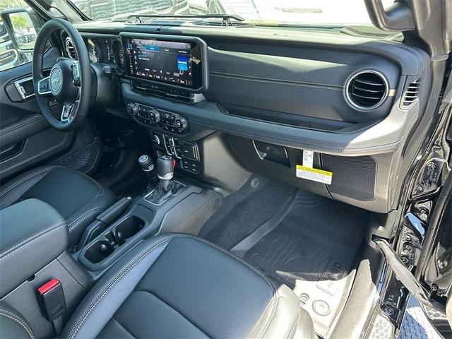 Photo of 2025 Black Clearcoat Jeep Wrangler