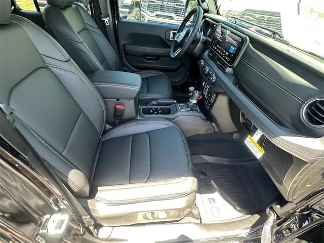 Photo of 2025 Black Clearcoat Jeep Wrangler
