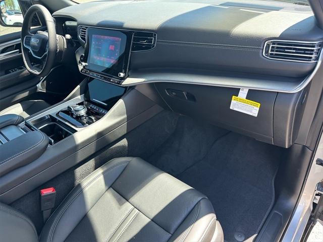 Photo of 2025 Silver Zynith Jeep Wagoneer
