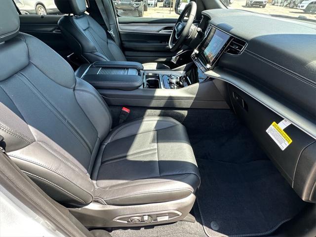 Photo of 2025 Silver Zynith Jeep Wagoneer