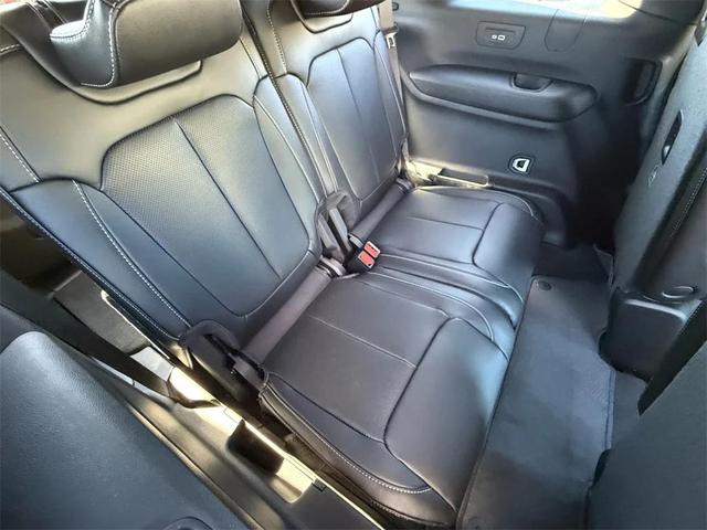 Photo of 2025 Bright White Jeep Grand Cherokee L