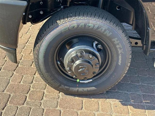 Photo of 2025 Diamond Black Crystal Pearlcoat RAM 3500