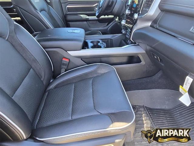 Photo of 2025 Diamond Black Crystal Pearlcoat RAM 1500