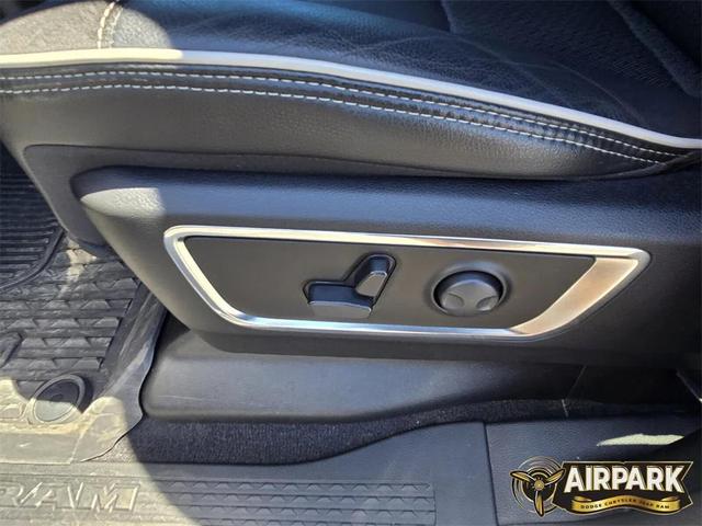 Photo of 2025 Diamond Black Crystal Pearlcoat RAM 1500